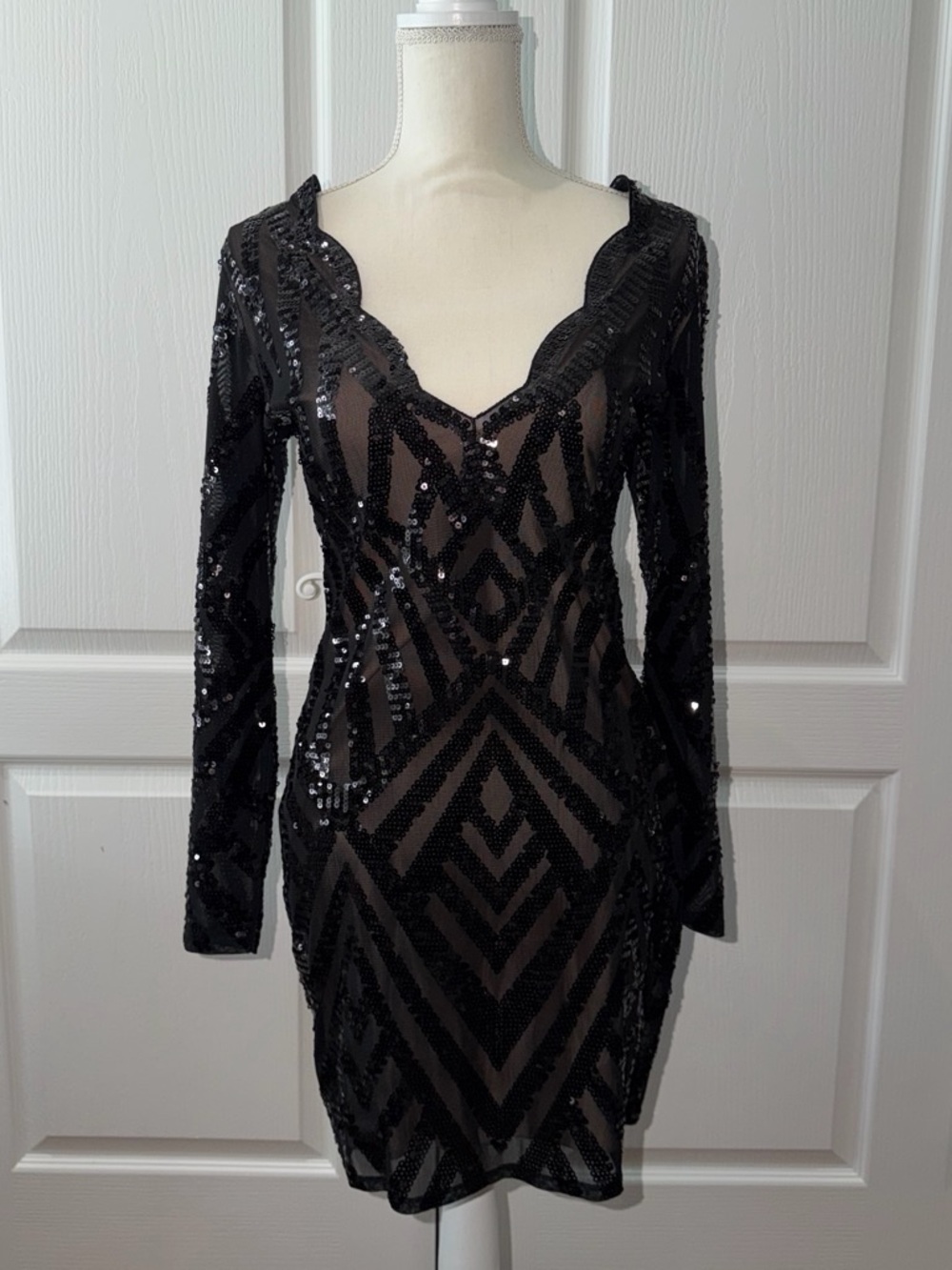 Express Black Sequin Long-Sleeve V-Neck Dress